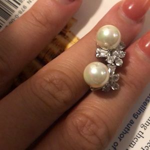 Pearl stud earrings / jeweled
